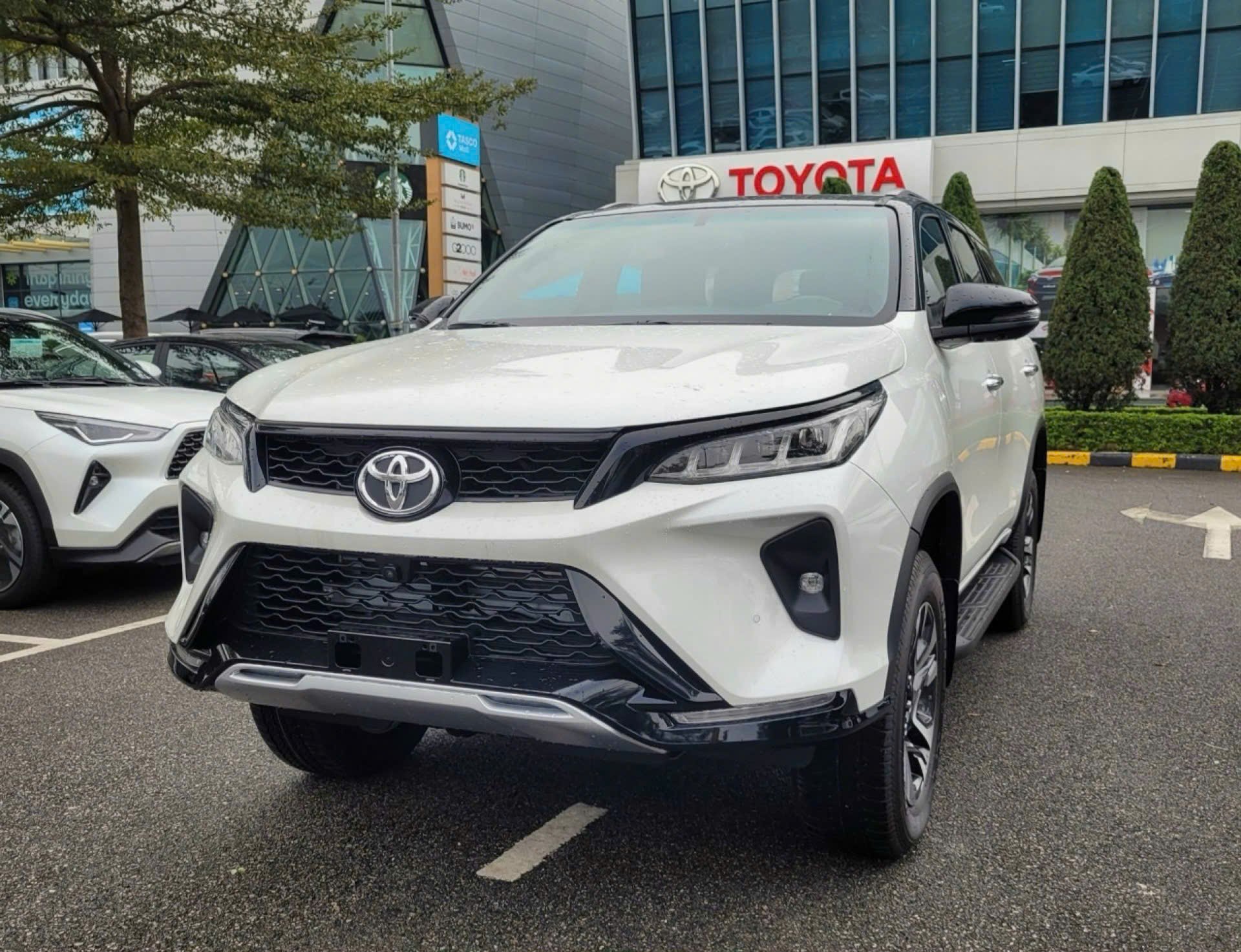 Toyota Fortuner Legender 2.7 AT 4x4