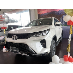 Toyota Fortuner Legender 2.8 AT Máy Dầu 4x4