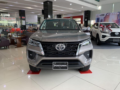 Toyota Fortuner 2.7AT Xăng 4x4