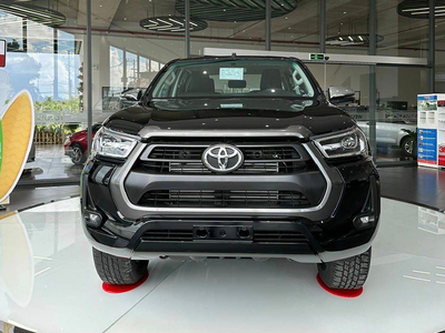 Toyota Hilux 2.4L 4X4 AT 2025