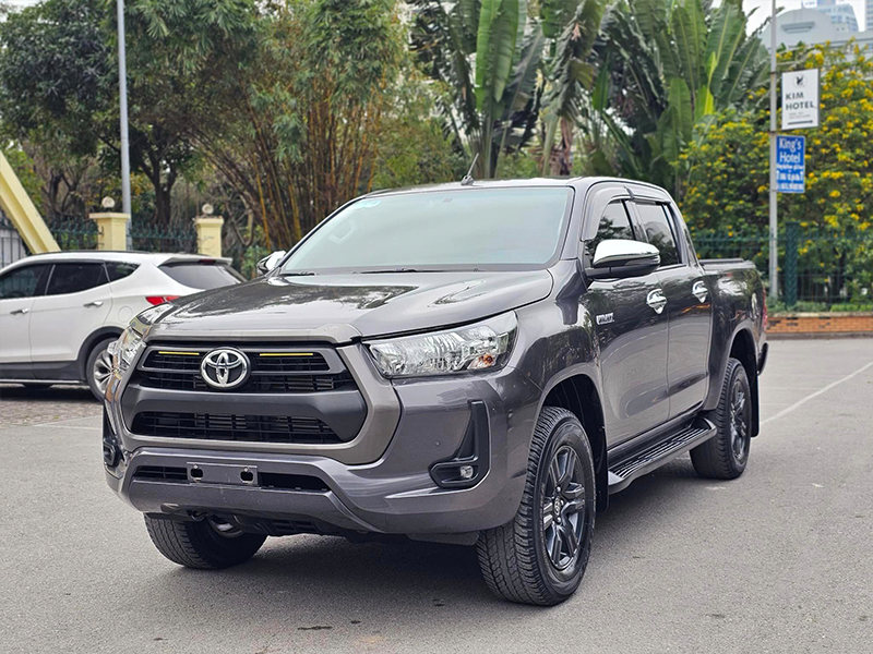 Toyota Hilux 2.4L 4X4 MT 2024