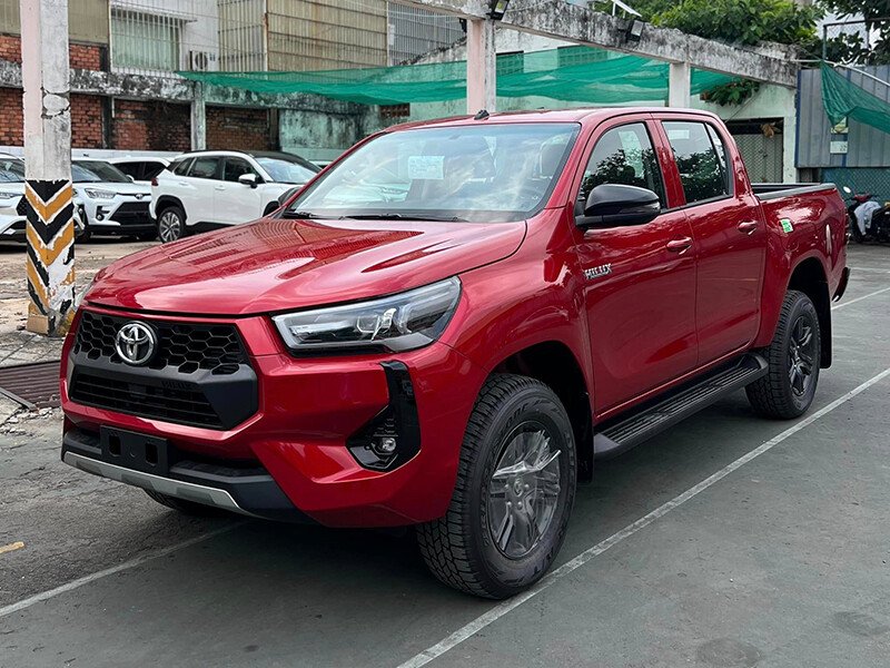 Toyota Hilux 2.4L 4x4 MT