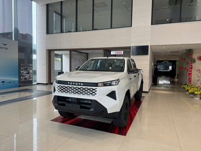 Toyota Hilux 2.8L 4x2 MT Standard 2026 All New