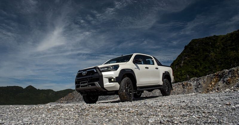 Toyota Hilux bản cao cấp 2.4 AT 4x2