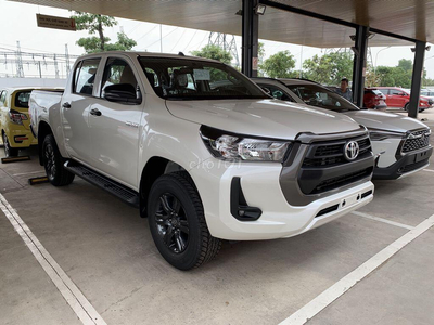 Toyota Hilux 2.4L 4X2 MT