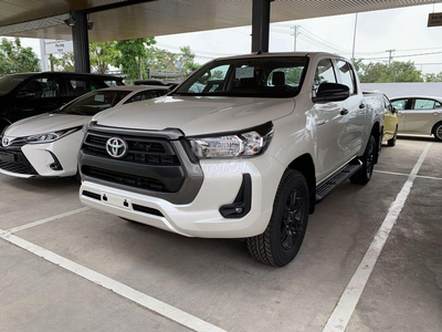 Toyota Hilux 2.4L 4X2 MT