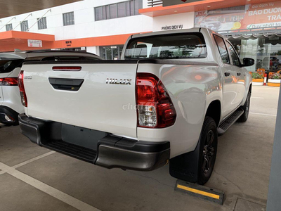 Toyota Hilux 2.4L 4X2 MT