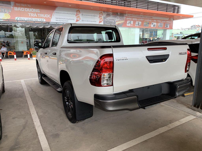 Toyota Hilux 2.4L 4X2 MT