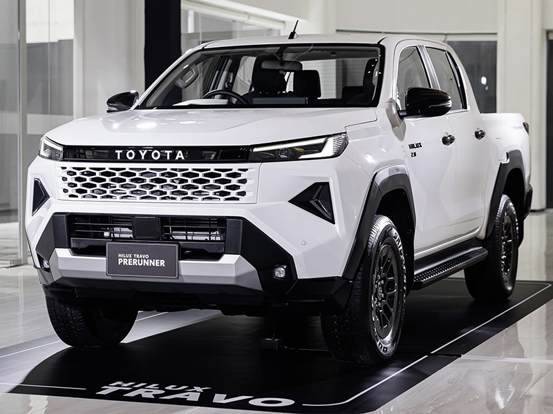 Toyota Hilux Standard 2.8L 4x2 MT 2026