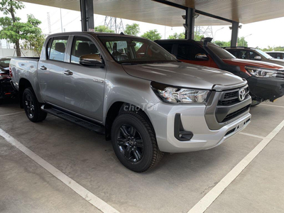 Toyota Hilux 2.4L 4X4 MT