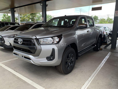 Toyota Hilux 2.4L 4X4 MT