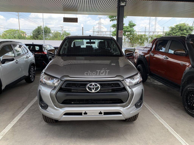 Toyota Hilux 2.4L 4X4 MT