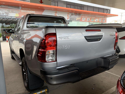 Toyota Hilux 2.4L 4X4 MT