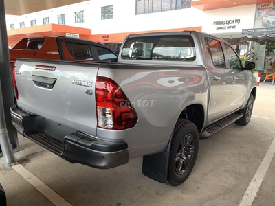 Toyota Hilux 2.4L 4X4 MT