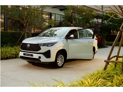 Toyota Innova Cross 2.0G