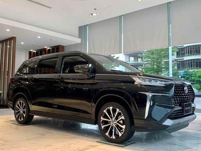 Toyota Veloz Cross 2026 ưu đãi lớn: Tổng khuyến mãi lên đến 90 triệu đồng, tặng bảo hiểm thân vỏ và phụ kiện chính hãng.