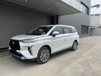 Toyota Veloz CVT TOP