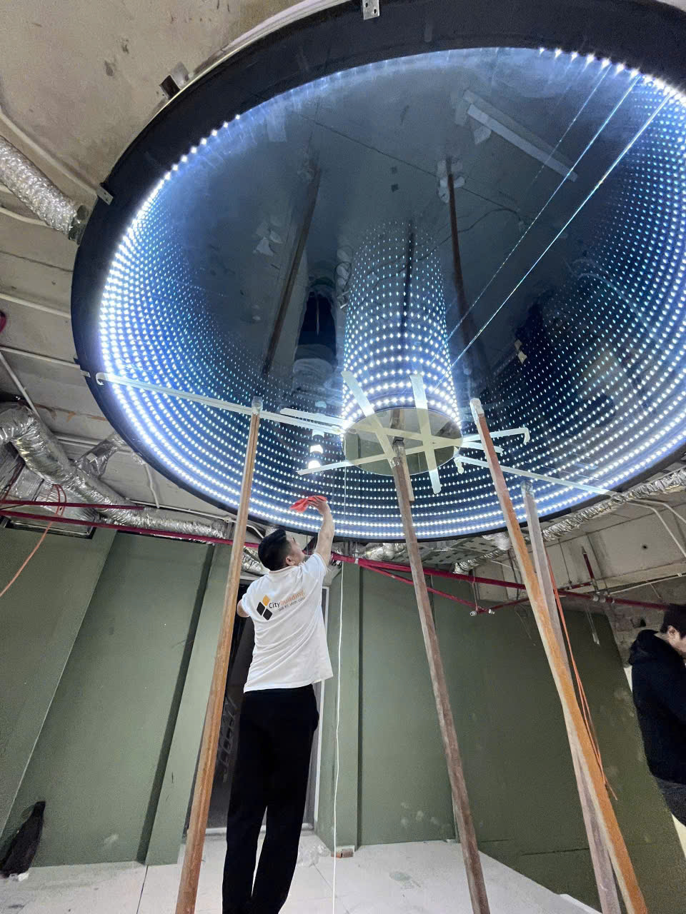 💎 TRẦN GƯƠNG VÔ CỰC TRÒN CITYBUILDING – GIẢI PHÁP TRẦN ÁNH SÁNG LED VÔ CỰC CHO KHÔNG GIAN CAO CẤP