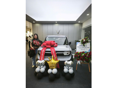 TRẦN THỊ MINH THƯ NHẬN XE VF3