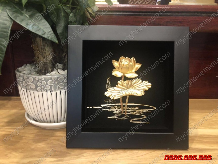 Tranh hoa sen dát vàng 20x20cm nền đen quà tặng để bàn