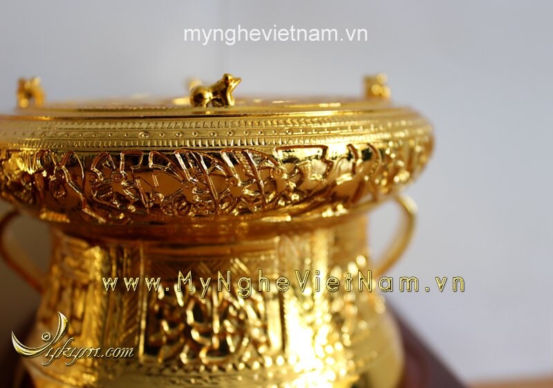 trống đồng mạ vàng dát vàng tinh xảo