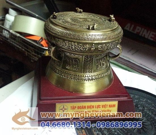 Trống đồng quà tặng dk 10cm, qua tang tap doan dien luc viet nam
