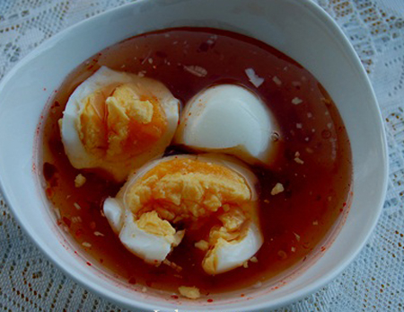 Nước mắm ngon, độ đạm cao - Nước mắm Hạnh Phúc.