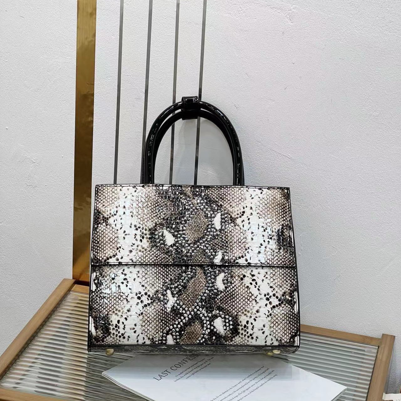 30 MẪU TÚI DỰ TIỆC DA TRĂN PHỦ BÓNG KHIẾN BẠN KHÔNG THỂ RỜI MẮT