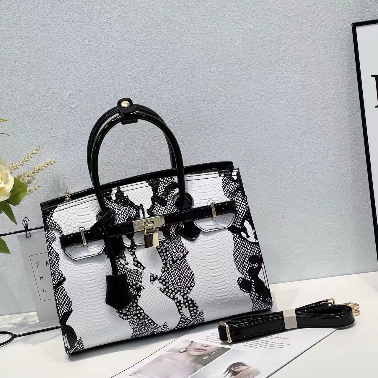 30 MẪU TÚI DỰ TIỆC DA TRĂN PHỦ BÓNG KHIẾN BẠN KHÔNG THỂ RỜI MẮT