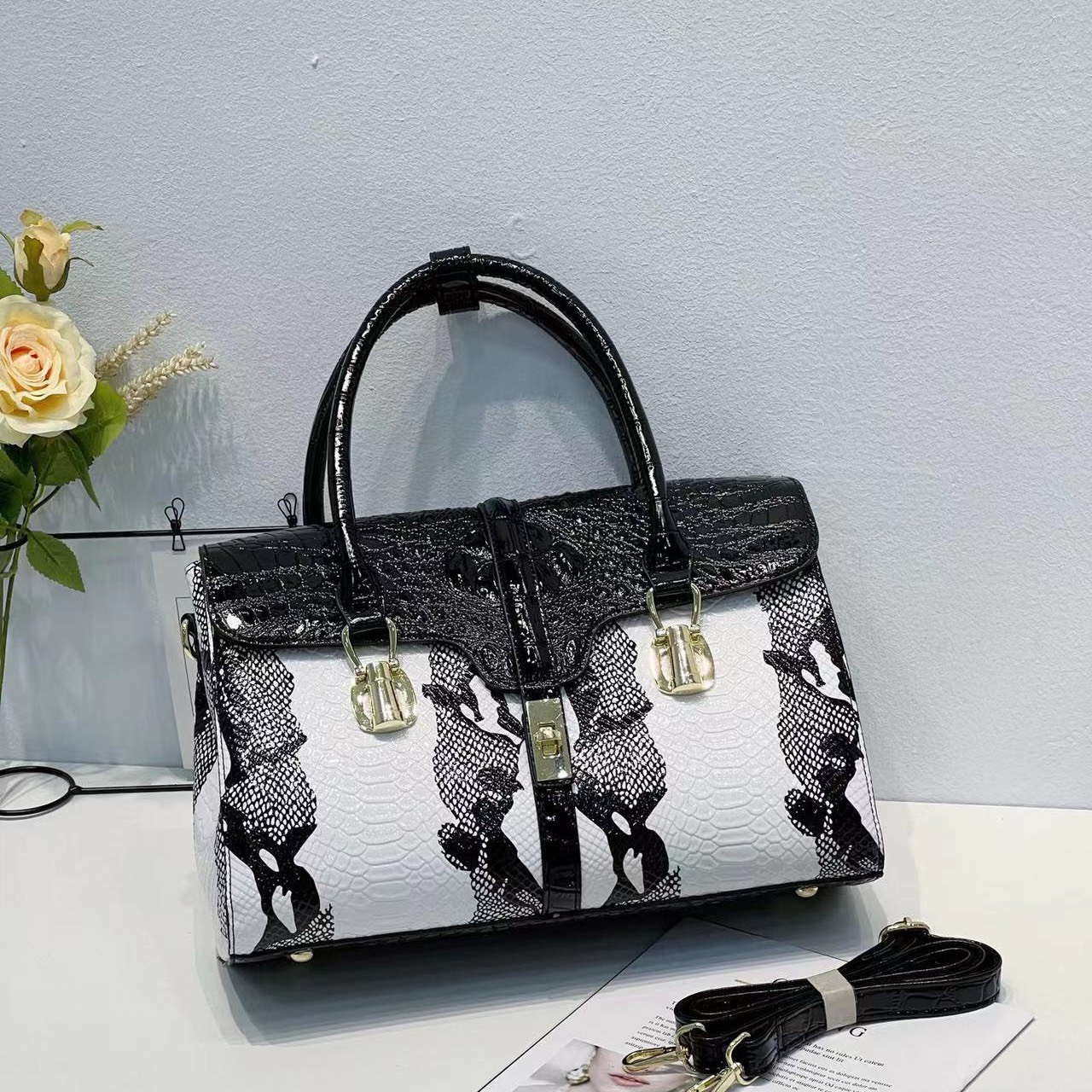 30 MẪU TÚI DỰ TIỆC DA TRĂN PHỦ BÓNG KHIẾN BẠN KHÔNG THỂ RỜI MẮT