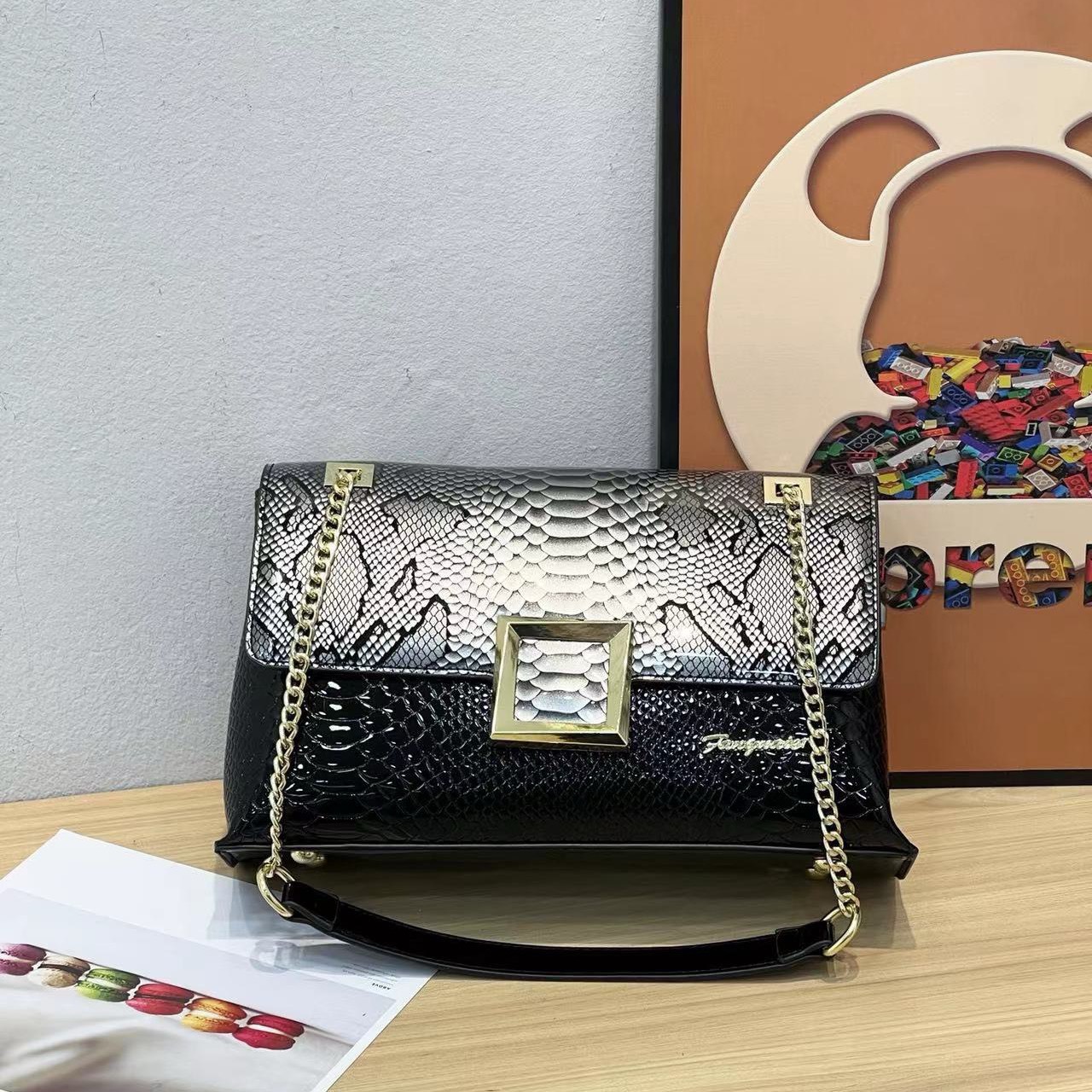 30 MẪU TÚI DỰ TIỆC DA TRĂN PHỦ BÓNG KHIẾN BẠN KHÔNG THỂ RỜI MẮT