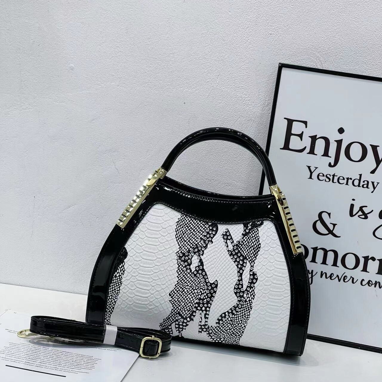 30 MẪU TÚI DỰ TIỆC DA TRĂN PHỦ BÓNG KHIẾN BẠN KHÔNG THỂ RỜI MẮT