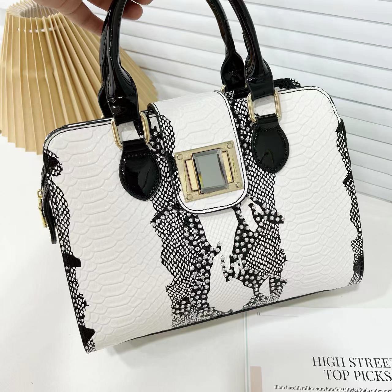 30 MẪU TÚI DỰ TIỆC DA TRĂN PHỦ BÓNG KHIẾN BẠN KHÔNG THỂ RỜI MẮT