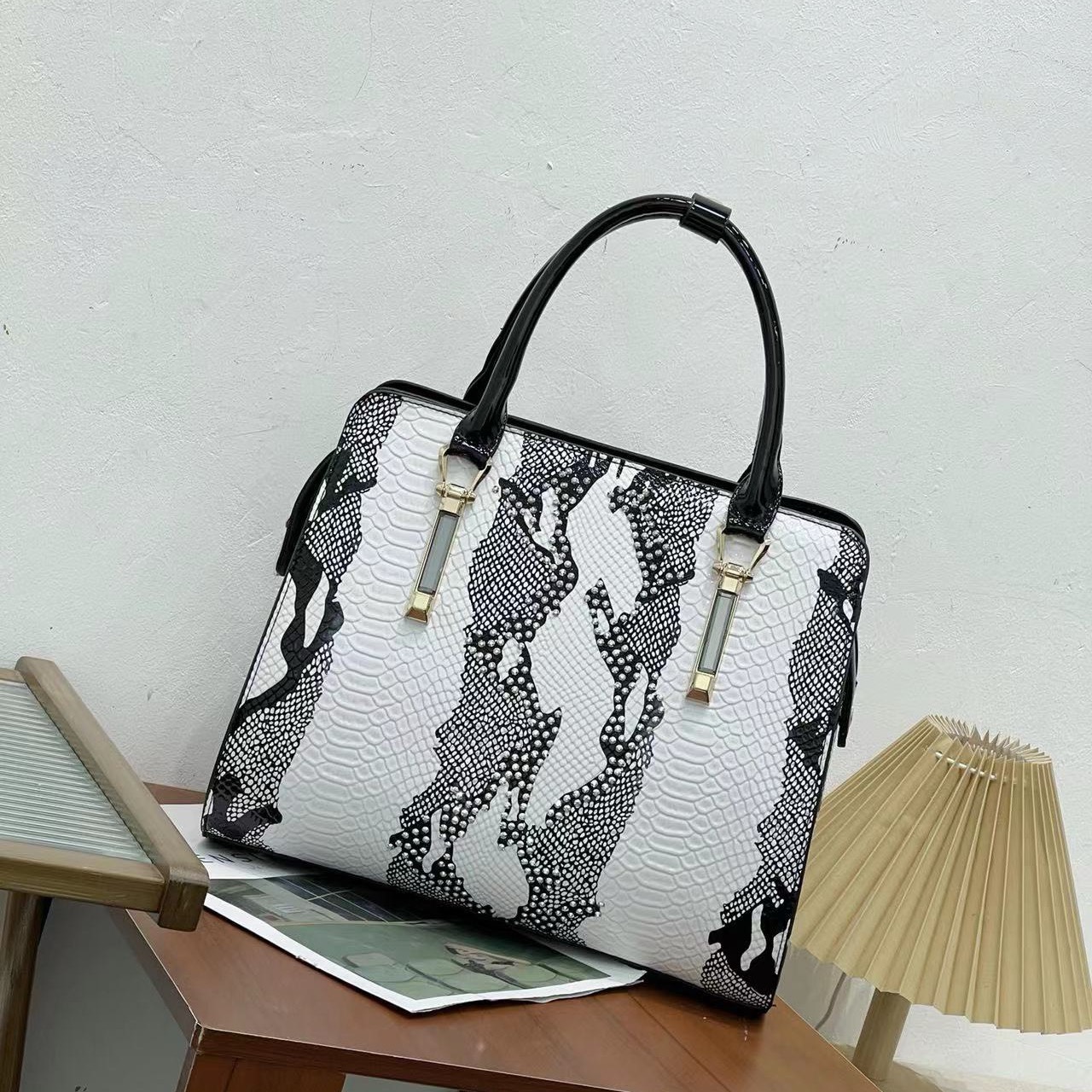 30 MẪU TÚI DỰ TIỆC DA TRĂN PHỦ BÓNG KHIẾN BẠN KHÔNG THỂ RỜI MẮT