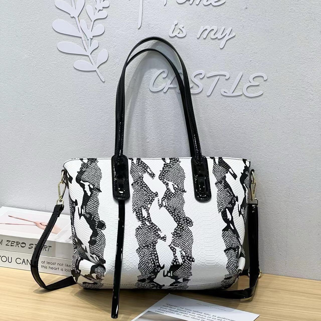 30 MẪU TÚI DỰ TIỆC DA TRĂN PHỦ BÓNG KHIẾN BẠN KHÔNG THỂ RỜI MẮT