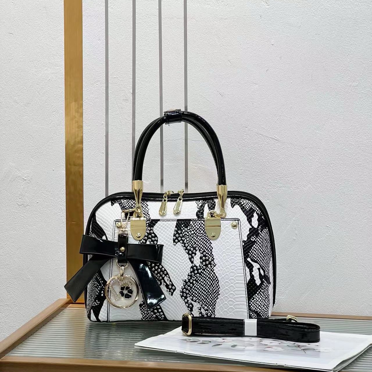 30 MẪU TÚI DỰ TIỆC DA TRĂN PHỦ BÓNG KHIẾN BẠN KHÔNG THỂ RỜI MẮT