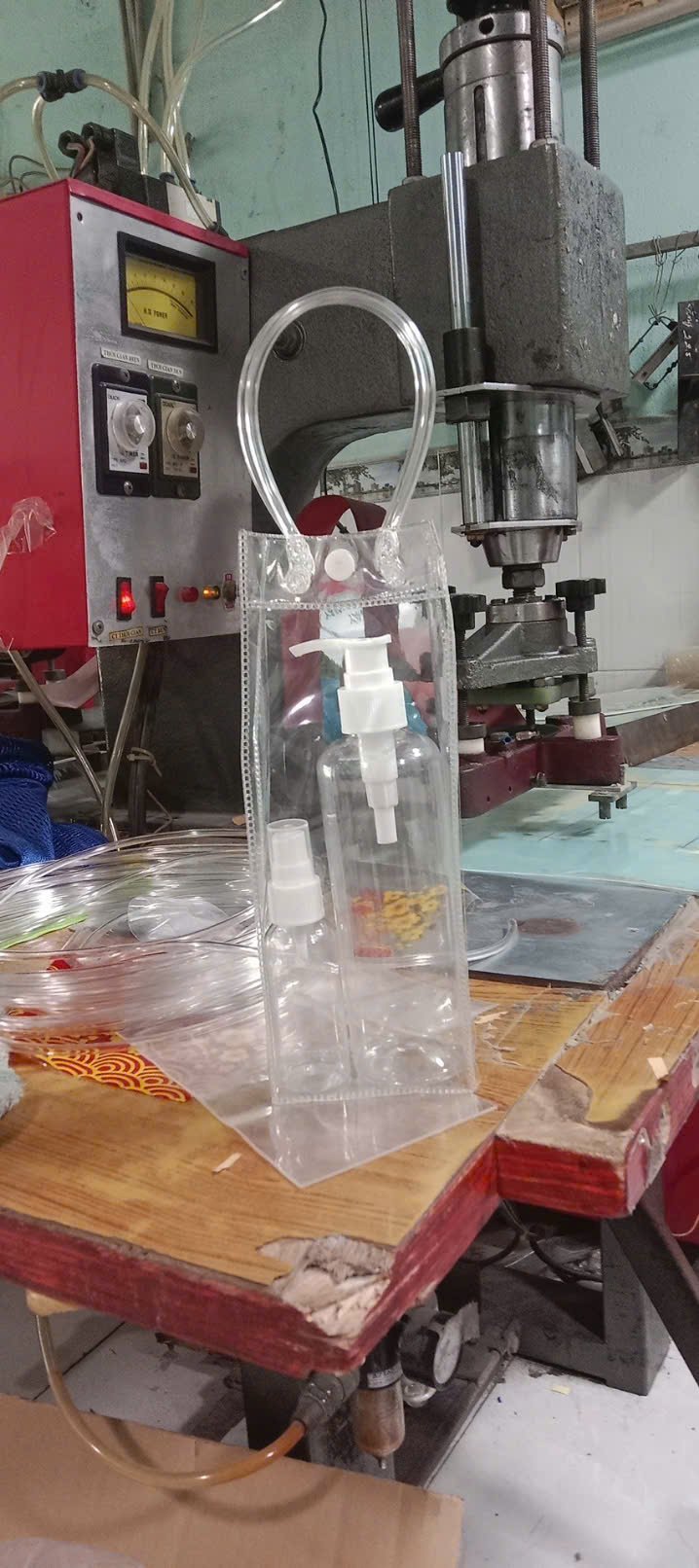 Túi Nhựa PVC Trong Suốt Đựng Mỹ Phẩm Quai Xách – In Logo Theo Yêu Cầu