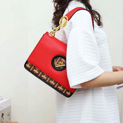 TÚI XÁCH NỮ /ĐEO CHÉO DA DẬP CHỮ NỔI MAXI CAN E FF9865