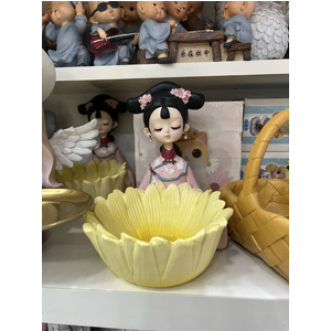 Tượng cô gái trung hoa