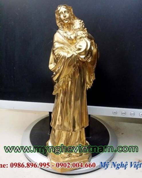 Tượng đức mẹ Maria bế con đúc từ đồng vàng nguyên chất