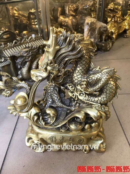 Tượng rồng nhả ngọc phong thủy cao 42cm bằng đồng vàng