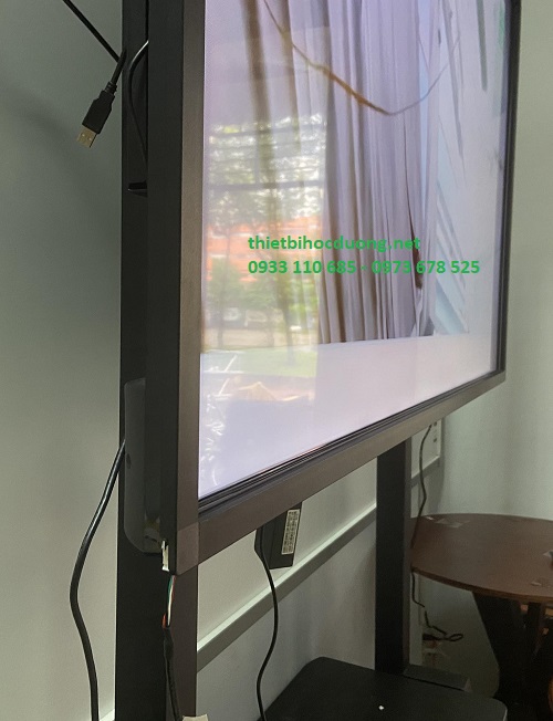 khung cảm ứng hồng ngoại màn hình tivi tương tác 48 in của công ty TNHH thiết bị giải trí số sài gòn