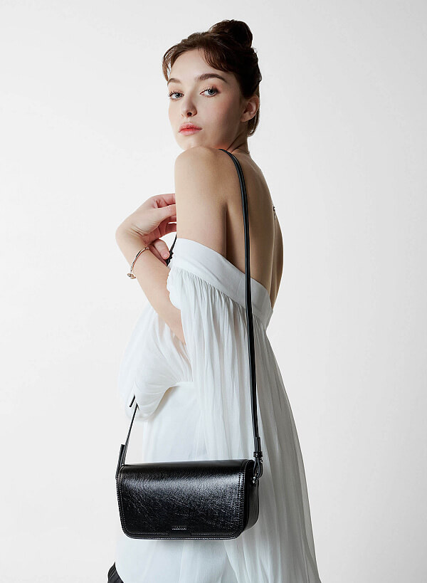 Túi đeo chéo hiệu ứng metallic