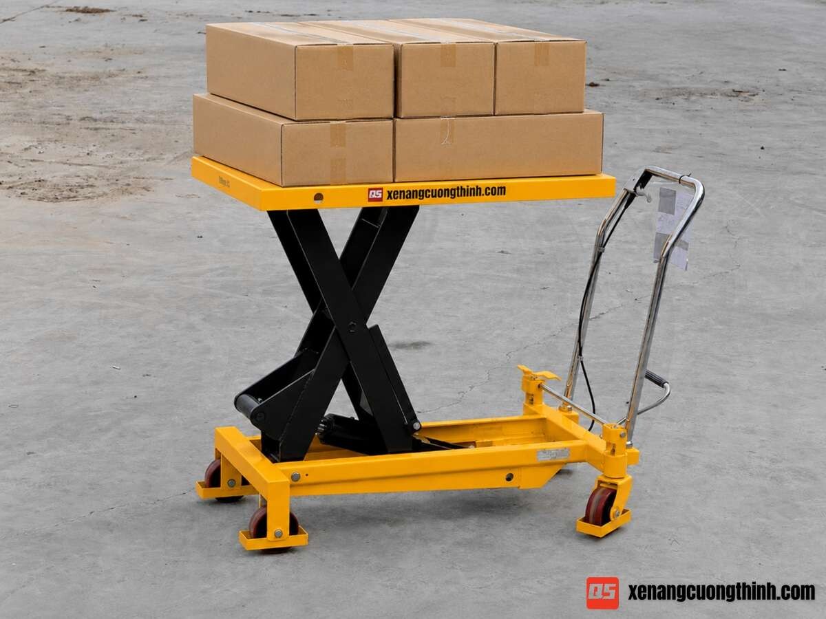 Ứng Dụng Xe Nâng Mặt Bàn | Xe Nâng Cường Thịnh