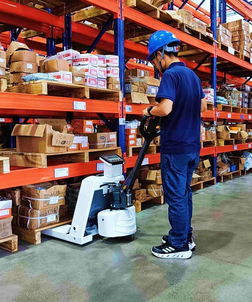 Ứng dụng xe nâng tay điện có gắn cân