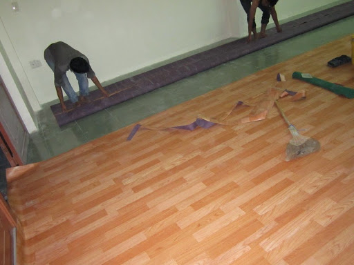 Thi công simili trải sàn cẩn thận sẽ rất đẹp