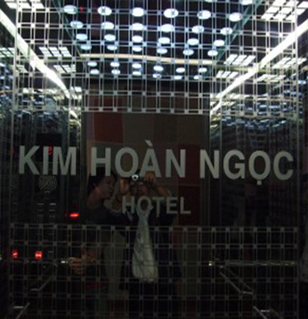 Vách sau Cabin : Inox Hoa Văn có tên K/S Kim Hoàn Ngọc