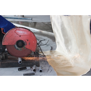 Vải có khả năng chống hàn, cũng hoạt động như một rào cản nhiệt.