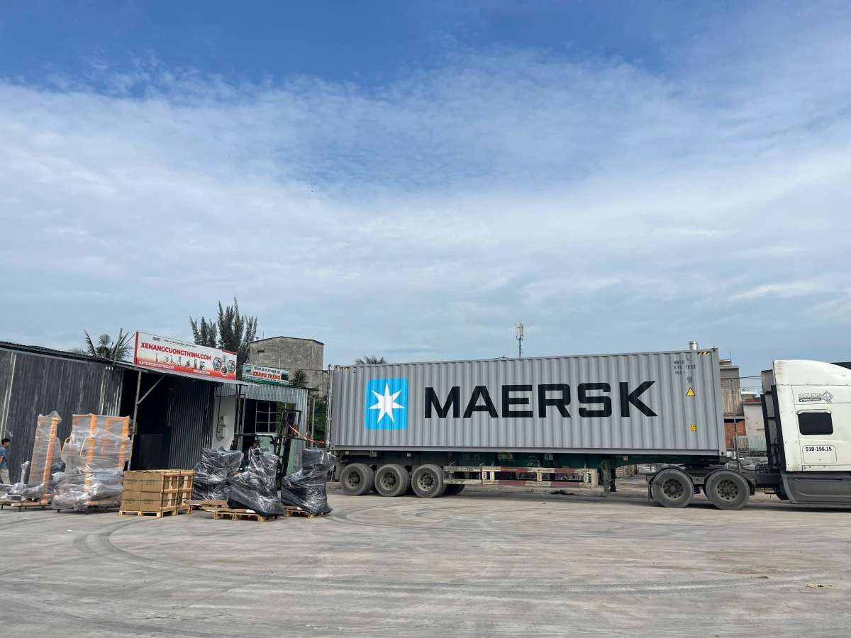 Vận chuyển xe nâng tay nhập khẩu