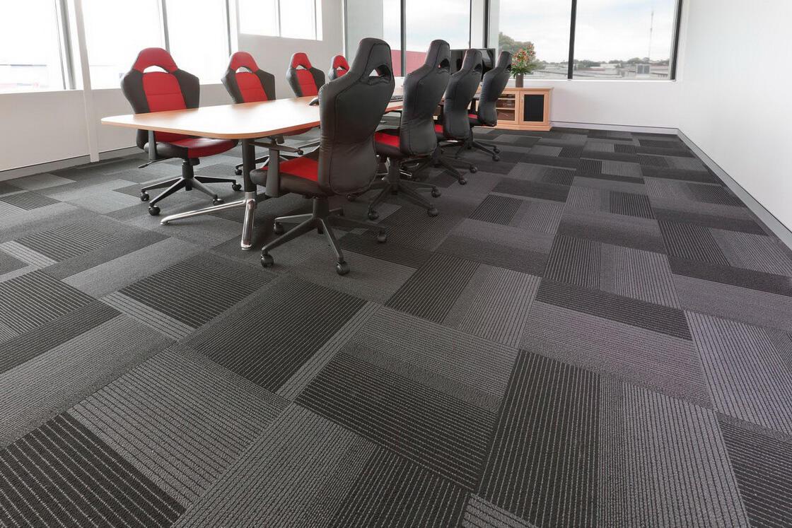 Phòng họp một công ty lớn không thể thiếu Thảm lót sàn